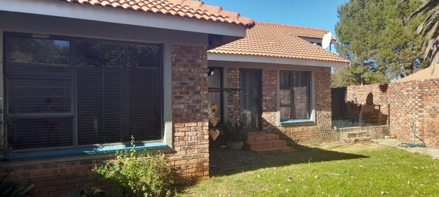 2 Bedroom Property for Sale in Wilkoppies North West